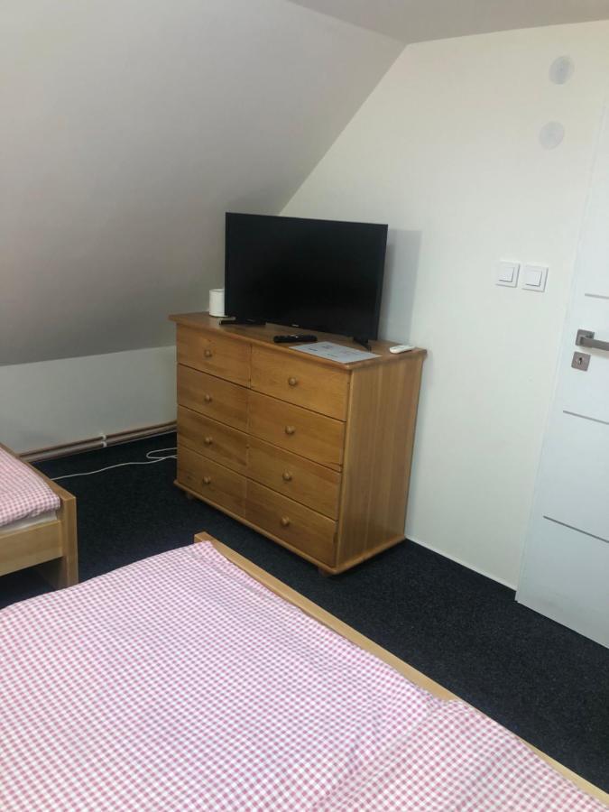 קרלובה סטודנקה Apartmany U Vleku - Podkrovni Apartman מראה חיצוני תמונה